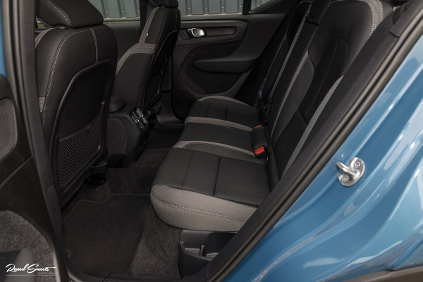 Volvo XC40 Recharge Twin Ultimate 78 kWh | Zwenkbare trekhaak | Panorama dak | Adaptieve cruise | Blis | Memory | Harman Kardon |