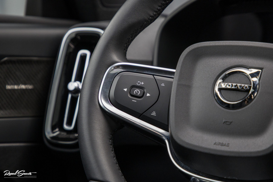 Volvo XC40 Recharge Twin Ultimate 78 kWh | Zwenkbare trekhaak | Panorama dak | Adaptieve cruise | Blis | Memory | Harman Kardon |