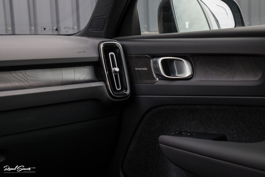 Volvo XC40 Recharge Twin Ultimate 78 kWh | Zwenkbare trekhaak | Panorama dak | Adaptieve cruise | Blis | Memory | Harman Kardon |