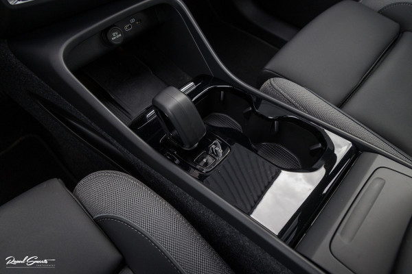 Volvo XC40 Recharge Twin Ultimate 78 kWh | Zwenkbare trekhaak | Panorama dak | Adaptieve cruise | Blis | Memory | Harman Kardon |