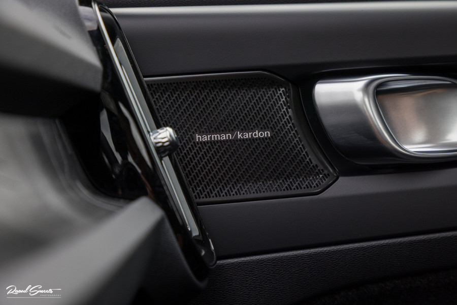 Volvo XC40 Recharge Twin Ultimate 78 kWh | Zwenkbare trekhaak | Panorama dak | Adaptieve cruise | Blis | Memory | Harman Kardon |