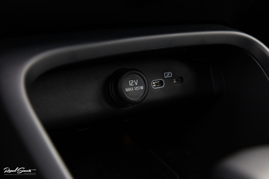 Volvo XC40 Recharge Twin Ultimate 78 kWh | Zwenkbare trekhaak | Panorama dak | Adaptieve cruise | Blis | Memory | Harman Kardon |