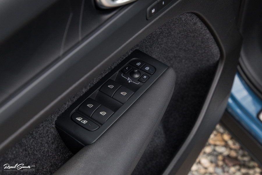 Volvo XC40 Recharge Twin Ultimate 78 kWh | Zwenkbare trekhaak | Panorama dak | Adaptieve cruise | Blis | Memory | Harman Kardon |