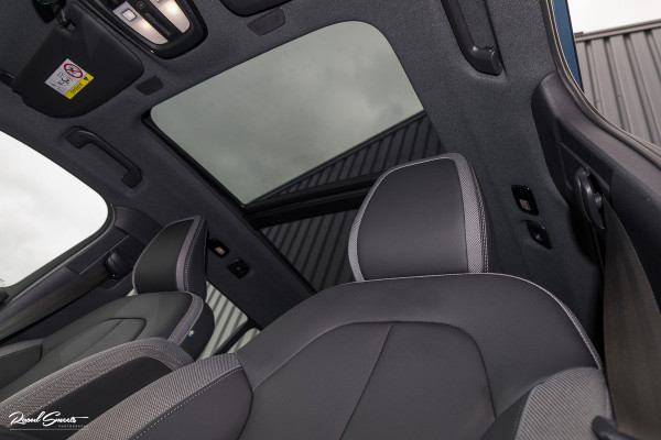 Volvo XC40 Recharge Twin Ultimate 78 kWh | Zwenkbare trekhaak | Panorama dak | Adaptieve cruise | Blis | Memory | Harman Kardon |