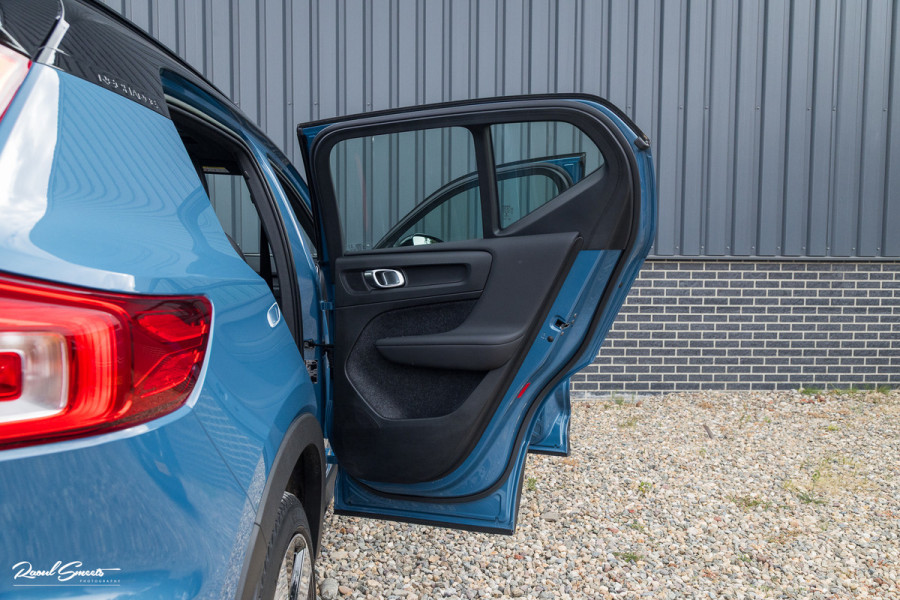 Volvo XC40 Recharge Twin Ultimate 78 kWh | Zwenkbare trekhaak | Panorama dak | Adaptieve cruise | Blis | Memory | Harman Kardon |