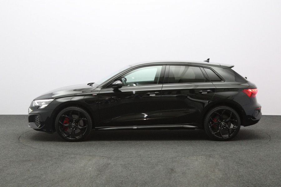 Audi A3 Sportback 45 TFSI e 245 PK S-Line Edition Competition PHEV, Camera, Sfeerverlichting, RS-Sportstoelen, Winterpakket, Carplay