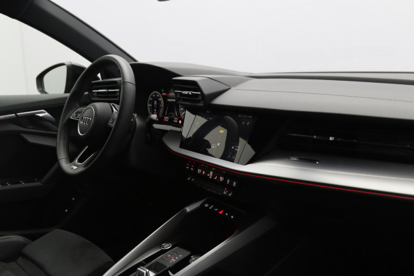 Audi A3 Sportback 45 TFSI e 245 PK S-Line Edition Competition PHEV, Camera, Sfeerverlichting, RS-Sportstoelen, Winterpakket, Carplay