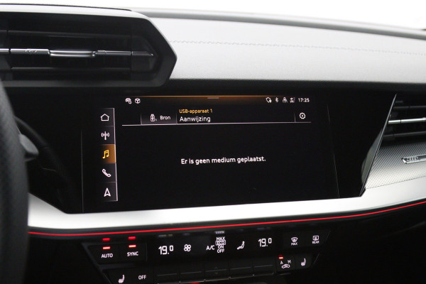 Audi A3 Sportback 45 TFSI e 245 PK S-Line Edition Competition PHEV, Camera, Sfeerverlichting, RS-Sportstoelen, Winterpakket, Carplay
