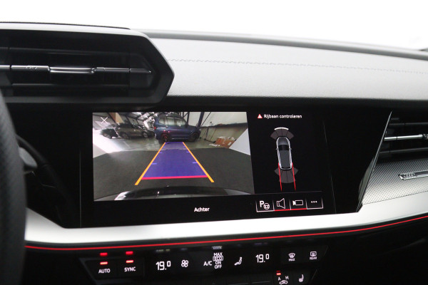 Audi A3 Sportback 45 TFSI e 245 PK S-Line Edition Competition PHEV, Camera, Sfeerverlichting, RS-Sportstoelen, Winterpakket, Carplay