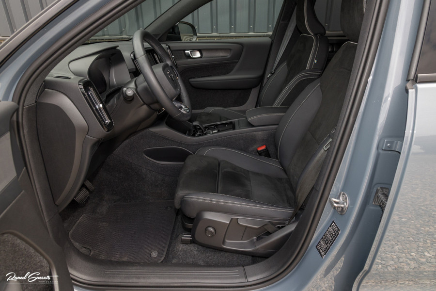 Volvo XC40 Recharge Plus 70 kWh | Adaptieve cruise | Blis | 20 Inch | Leder/Alcantara |