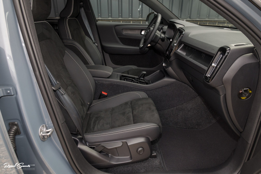Volvo XC40 Recharge Plus 70 kWh | Adaptieve cruise | Blis | 20 Inch | Leder/Alcantara |
