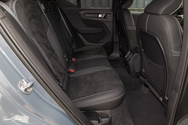 Volvo XC40 Recharge Plus 70 kWh | Adaptieve cruise | Blis | 20 Inch | Leder/Alcantara |