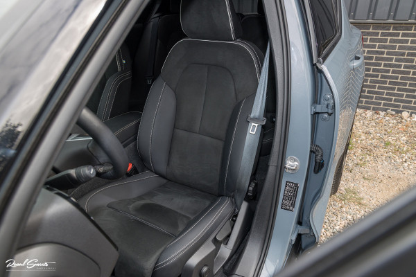 Volvo XC40 Recharge Plus 70 kWh | Adaptieve cruise | Blis | 20 Inch | Leder/Alcantara |