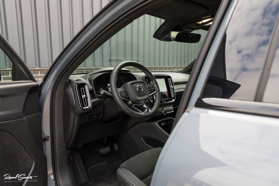 Volvo XC40 Recharge Plus 70 kWh | Adaptieve cruise | Blis | 20 Inch | Leder/Alcantara |