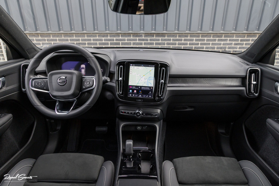 Volvo XC40 Recharge Plus 70 kWh | Adaptieve cruise | Blis | 20 Inch | Leder/Alcantara |
