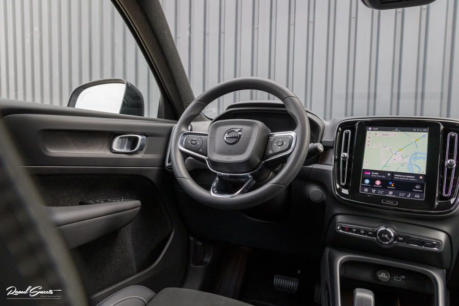 Volvo XC40 Recharge Plus 70 kWh | Adaptieve cruise | Blis | 20 Inch | Leder/Alcantara |