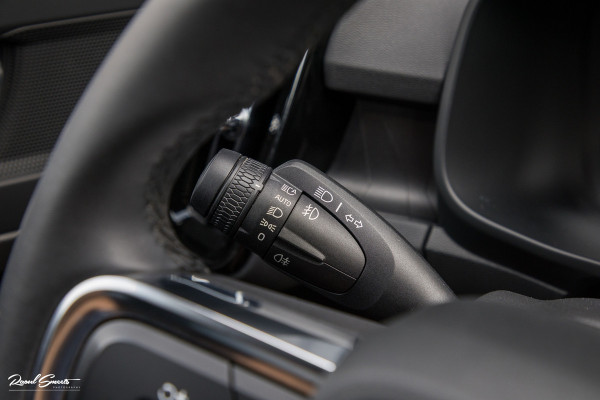 Volvo XC40 Recharge Plus 70 kWh | Adaptieve cruise | Blis | 20 Inch | Leder/Alcantara |