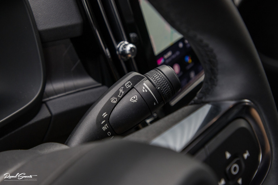 Volvo XC40 Recharge Plus 70 kWh | Adaptieve cruise | Blis | 20 Inch | Leder/Alcantara |