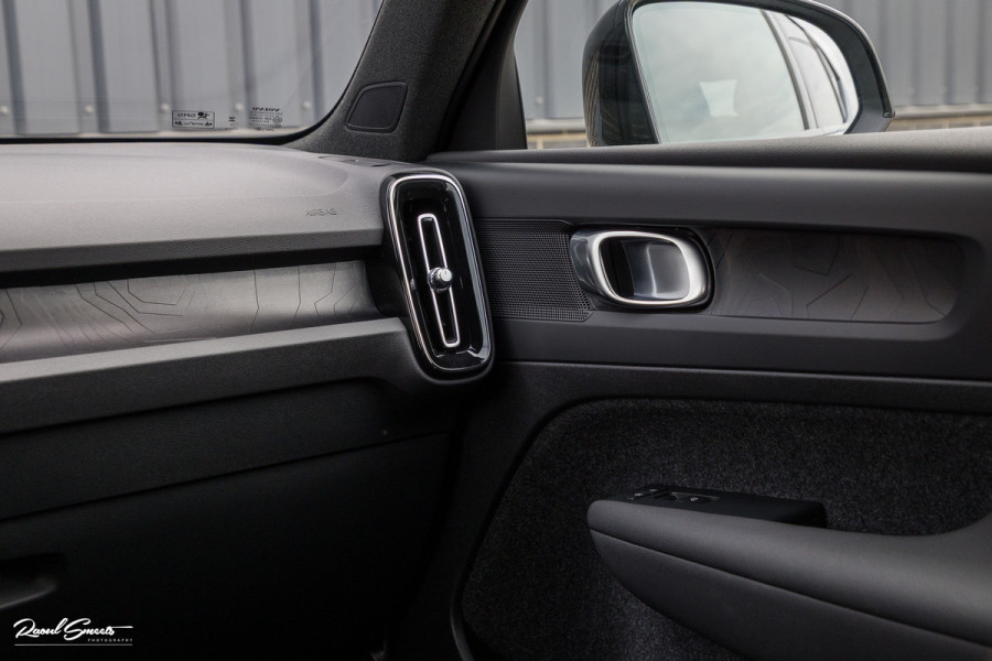 Volvo XC40 Recharge Plus 70 kWh | Adaptieve cruise | Blis | 20 Inch | Leder/Alcantara |