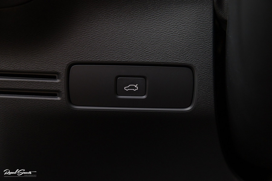 Volvo XC40 Recharge Plus 70 kWh | Adaptieve cruise | Blis | 20 Inch | Leder/Alcantara |