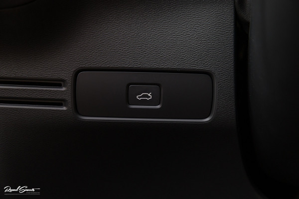 Volvo XC40 Recharge Plus 70 kWh | Adaptieve cruise | Blis | 20 Inch | Leder/Alcantara |
