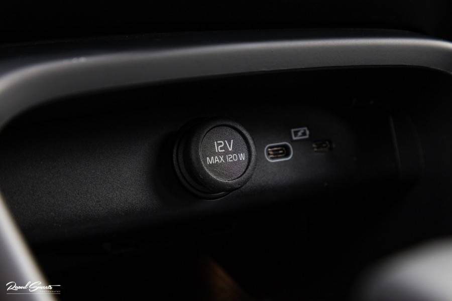 Volvo XC40 Recharge Plus 70 kWh | Adaptieve cruise | Blis | 20 Inch | Leder/Alcantara |
