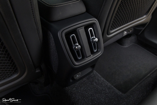 Volvo XC40 Recharge Plus 70 kWh | Adaptieve cruise | Blis | 20 Inch | Leder/Alcantara |