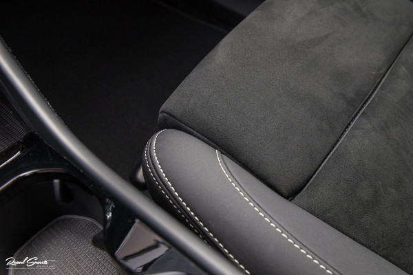 Volvo XC40 Recharge Plus 70 kWh | Adaptieve cruise | Blis | 20 Inch | Leder/Alcantara |