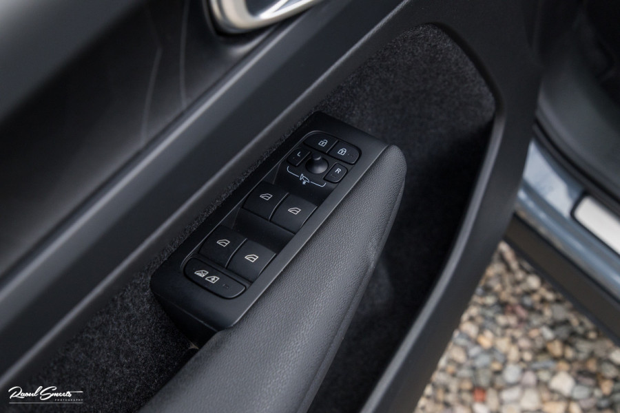 Volvo XC40 Recharge Plus 70 kWh | Adaptieve cruise | Blis | 20 Inch | Leder/Alcantara |