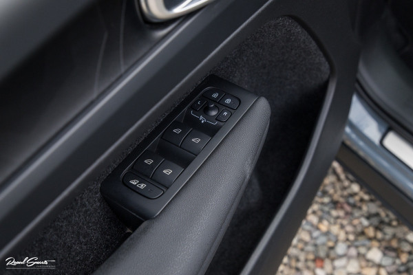 Volvo XC40 Recharge Plus 70 kWh | Adaptieve cruise | Blis | 20 Inch | Leder/Alcantara |