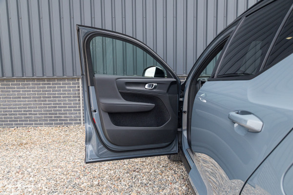 Volvo XC40 Recharge Plus 70 kWh | Adaptieve cruise | Blis | 20 Inch | Leder/Alcantara |