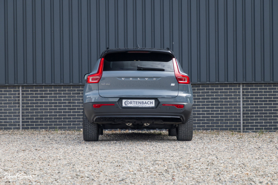Volvo XC40 Recharge Plus 70 kWh | Adaptieve cruise | Blis | 20 Inch | Leder/Alcantara |