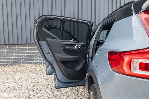 Volvo XC40 Recharge Plus 70 kWh | Adaptieve cruise | Blis | 20 Inch | Leder/Alcantara |