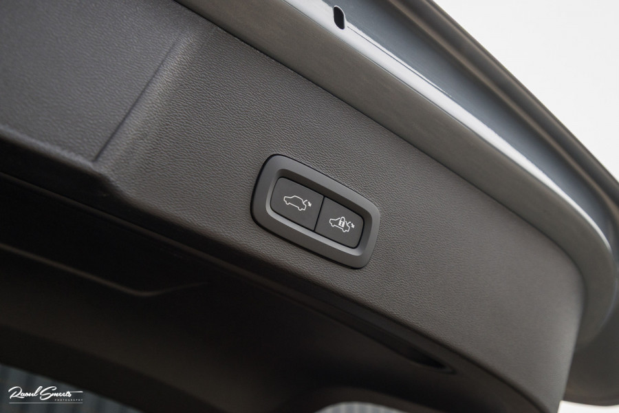 Volvo XC40 Recharge Plus 70 kWh | Adaptieve cruise | Blis | 20 Inch | Leder/Alcantara |