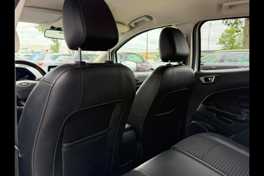 Ford EcoSport 1.0 EcoBoost Titanium Ultimate | Apple Carplay | Trekhaak | Stuur & stoelverwarming | Sfeerverlichting