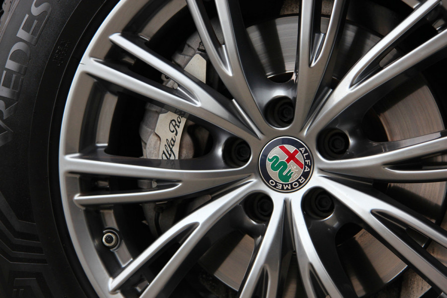 Alfa Romeo Stelvio 2.0 T AWD Super Business Edition 20" | Leder | Adaptive Cruise Control | Camera | Carplay