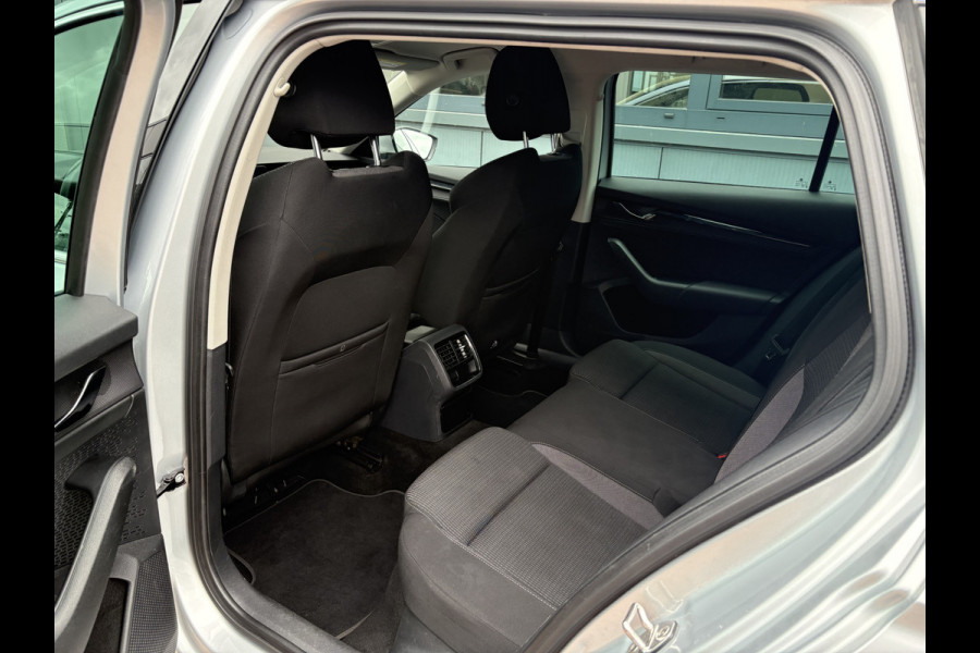 Škoda Octavia Combi 1.0 TSi Business Edition TREKHAAK/VIRTUAL/NAVI/CARPLAY/CRUISE/PDC