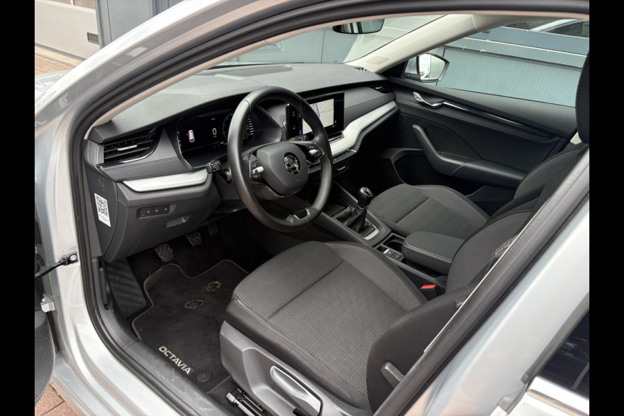 Škoda Octavia Combi 1.0 TSi Business Edition TREKHAAK/VIRTUAL/NAVI/CARPLAY/CRUISE/PDC