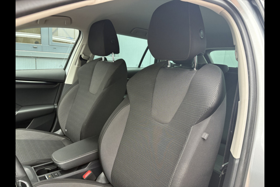 Škoda Octavia Combi 1.0 TSi Business Edition TREKHAAK/VIRTUAL/NAVI/CARPLAY/CRUISE/PDC