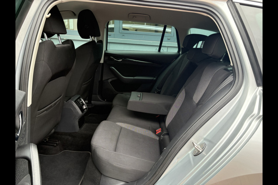 Škoda Octavia Combi 1.0 TSi Business Edition TREKHAAK/VIRTUAL/NAVI/CARPLAY/CRUISE/PDC