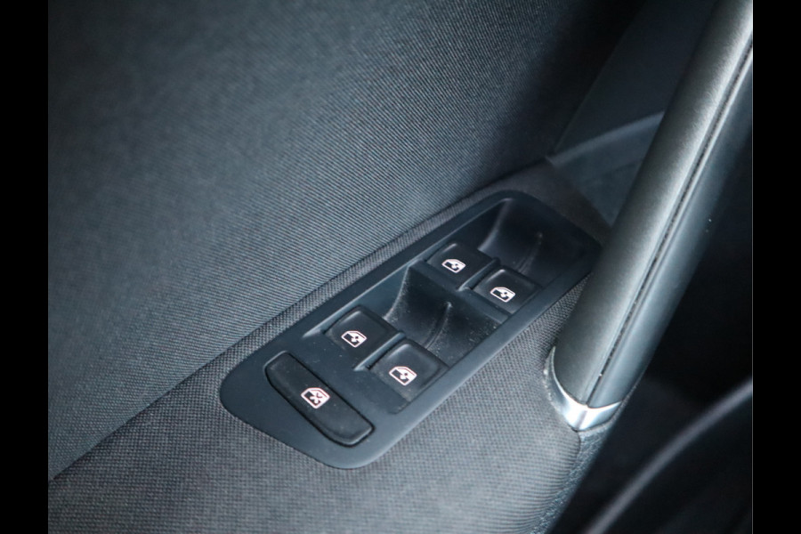 Volkswagen e-Golf E-DITION Navi / Climate / Pdc / Elekramen / Adap-Cruise / App-connect / SOH 89.64% /  Voldoende Apk /