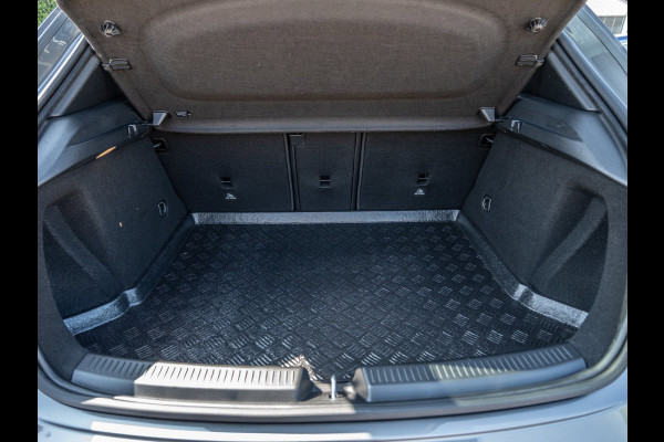 Mercedes-Benz A-Klasse 250 224PK Edition One AMG | Premium Plus | Carplay | Dealer Ond. | Uniek