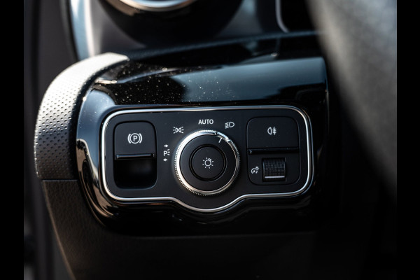 Mercedes-Benz A-Klasse 250 224PK Edition One AMG | Premium Plus | Carplay | Dealer Ond. | Uniek