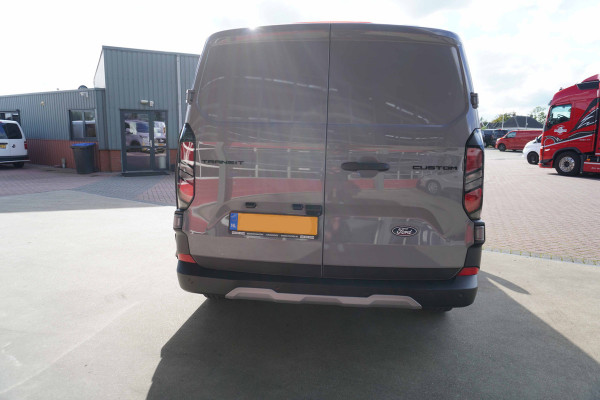 Ford Transit Custom 320L 2.0 TDCI 136PK L2H1 Trail DubbelCabine Schuifdeur L/R Nr. V090 | Airco | Adap | Navi| Camera | Blis | 20 inch LM velgen | DEMO