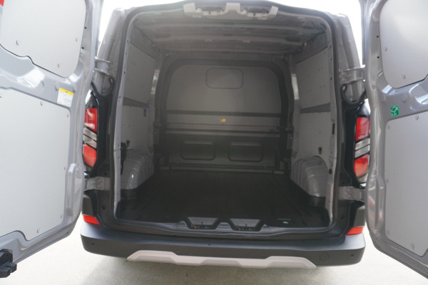 Ford Transit Custom 320L 2.0 TDCI 136PK L2H1 Trail DubbelCabine Schuifdeur L/R Nr. V090 | Airco | Adap | Navi| Camera | Blis | 20 inch LM velgen | DEMO