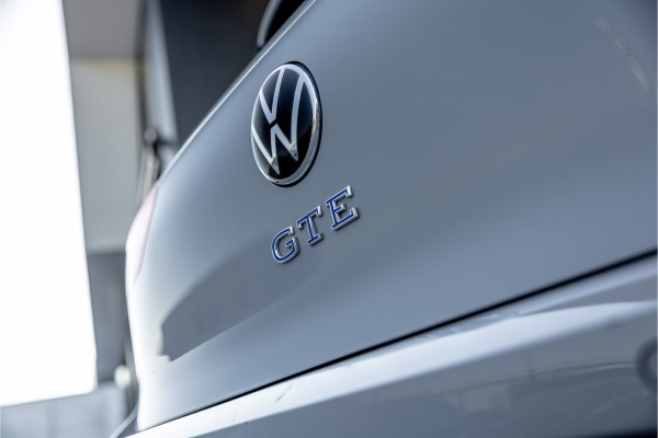 Volkswagen Golf 1.4 eHybrid GTE - Panorama | Elek. Trekhaak | Camera | ACC