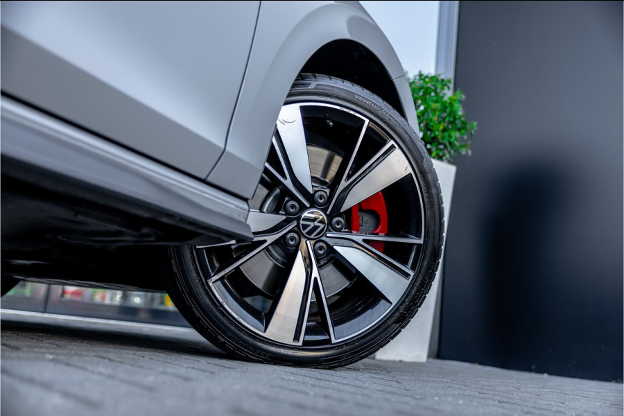 Volkswagen Golf 1.4 eHybrid GTE - Panorama | Elek. Trekhaak | Camera | ACC