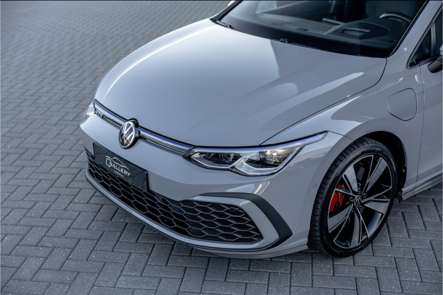 Volkswagen Golf 1.4 eHybrid GTE - Panorama | Elek. Trekhaak | Camera | ACC