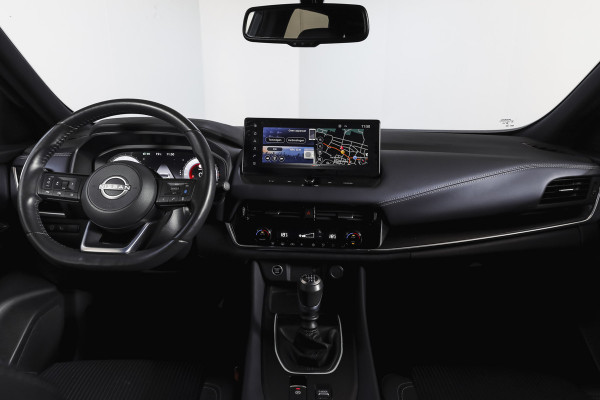 Nissan QASHQAI 1.3 MHEV 140 PK Tekna Orig. NL | Panodak | Elek. Stoel | Elek. Klep | Adapt. Cruise | PDC | 360 Camera | NAV + App. Connect | ECC | Trekhaak | LM 19" |