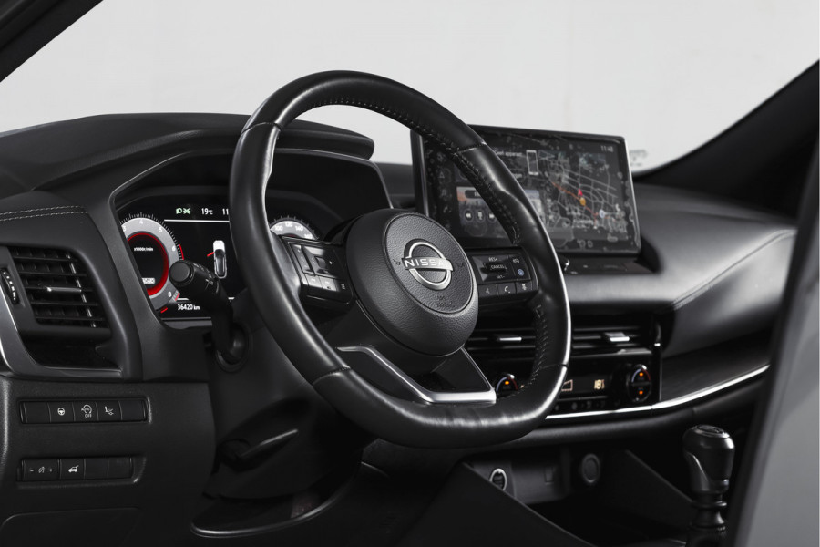 Nissan QASHQAI 1.3 MHEV 140 PK Tekna Orig. NL | Panodak | Elek. Stoel | Elek. Klep | Adapt. Cruise | PDC | 360 Camera | NAV + App. Connect | ECC | Trekhaak | LM 19" |